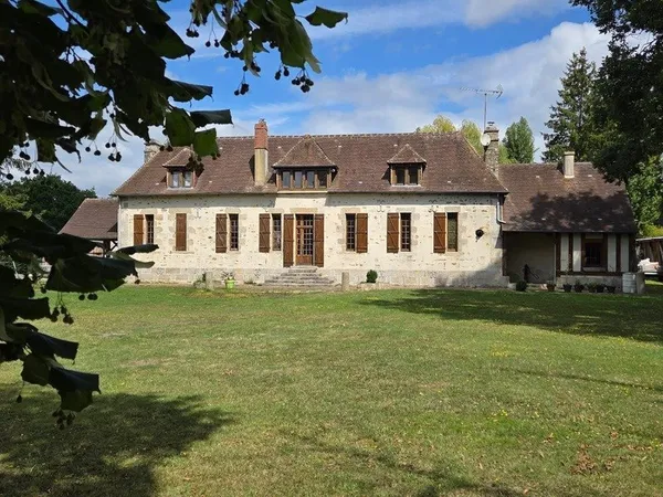 Propriété Corps de Ferme, Bâtisse d'habitation de caractère , nombreuses dependances dont Box, proch