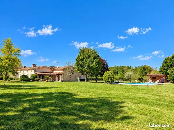 Maison 8 pièces 325 m²