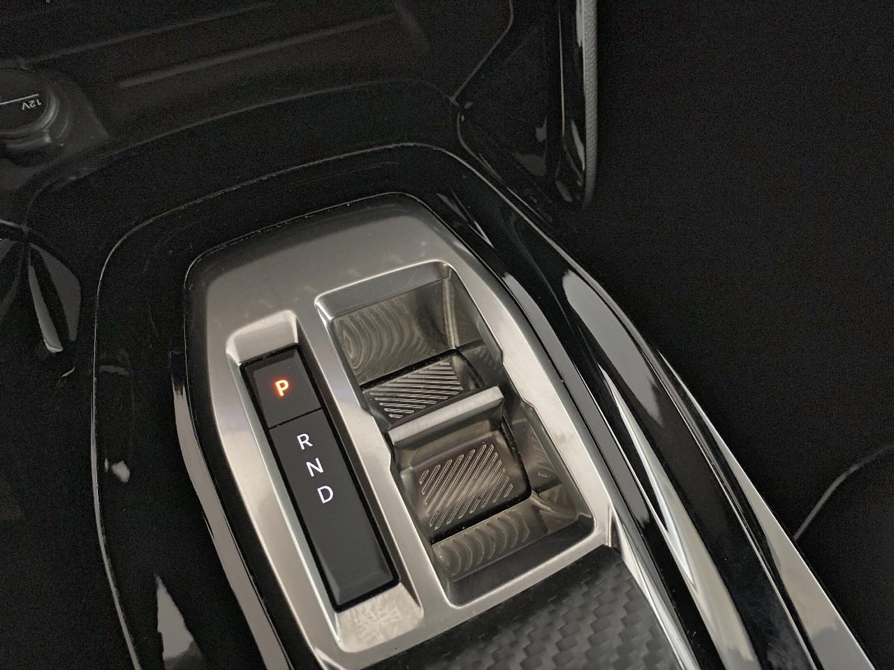 Peugeot 2008 hybrid 145 ch e-dcs6 allure — photo 15
