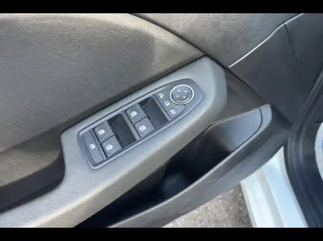 Renault Clio 1.0 tce 90ch evolution — photo 10