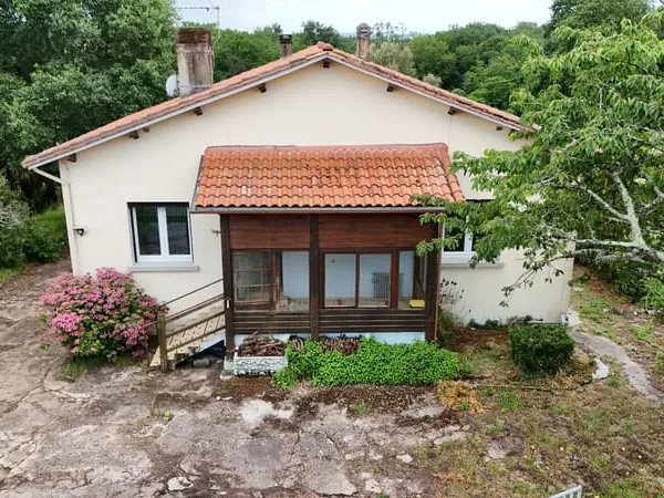 Maison surélevée avec garage et potentiel studio sur 1 260 m² de terrain à Prigonrieux