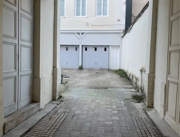 Place de parking sécurisée - Garage fermé - Rouen centre / Vieux-Marché