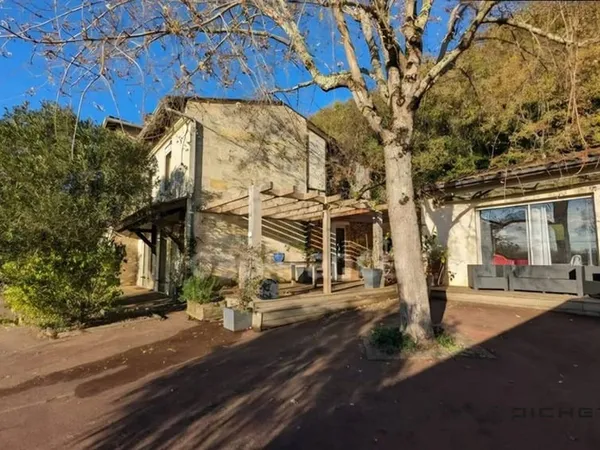 Maison 6 pièces 203 m²