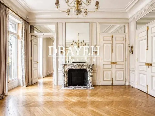 Appartement 8 pièces 272 m²