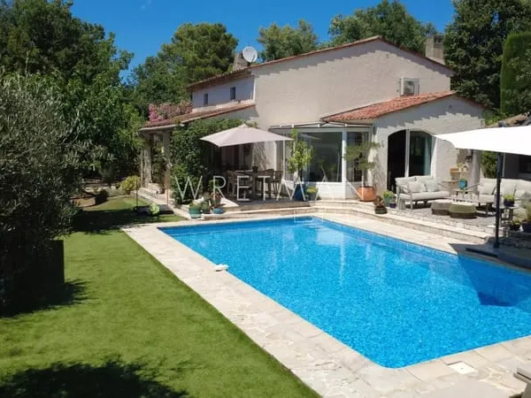 Villa rénovée avec piscine - Callian