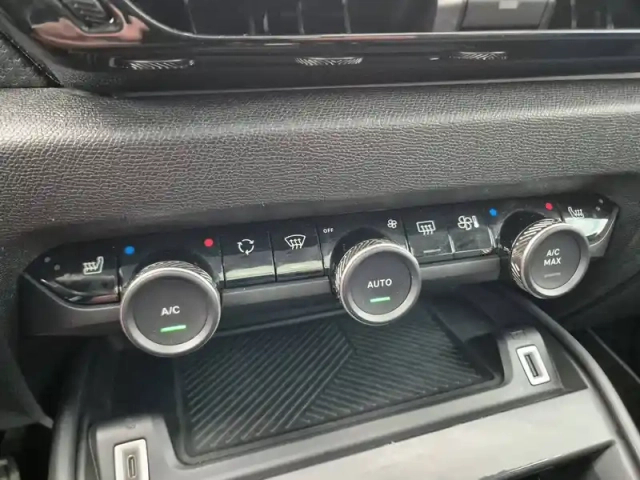 Citroën C4 e- 136 ch automatique — photo 30