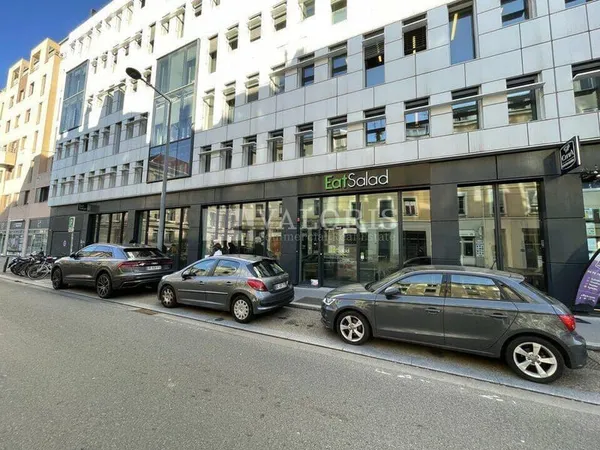 Local commercial 294 m²