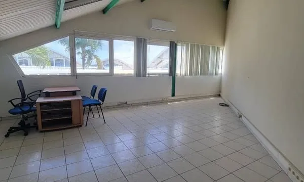 Bureau 60 m²