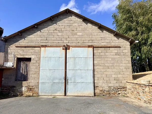 Hangar /Atelier Fermé De 232 M² - Grandes Ouvertures - Terrain De 387 M² - Rullac Saint Cirq