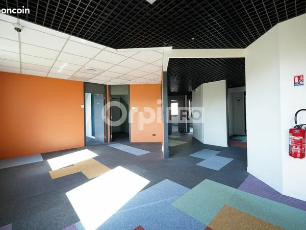 Bureau 325 m²