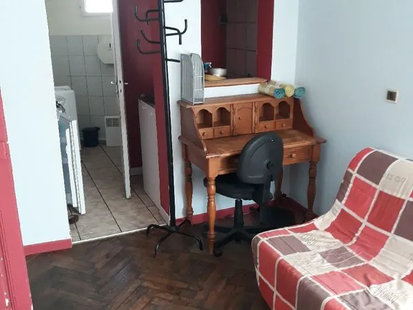 Loue beau studio meublé derrière la gare de Reims