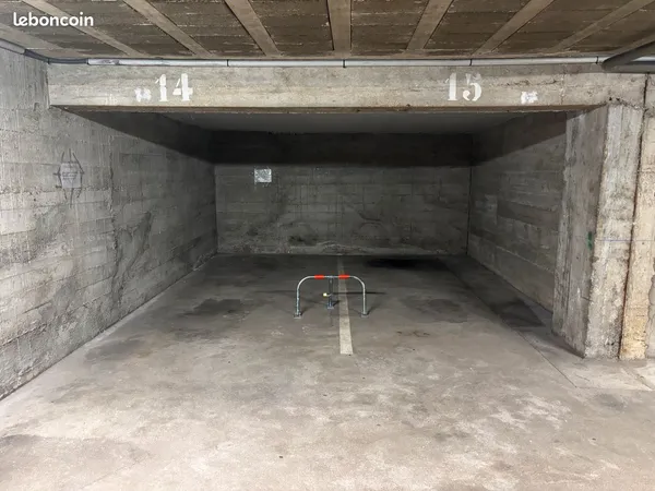 Emplacement moto / scooter sécurisé - proche RER Robinson