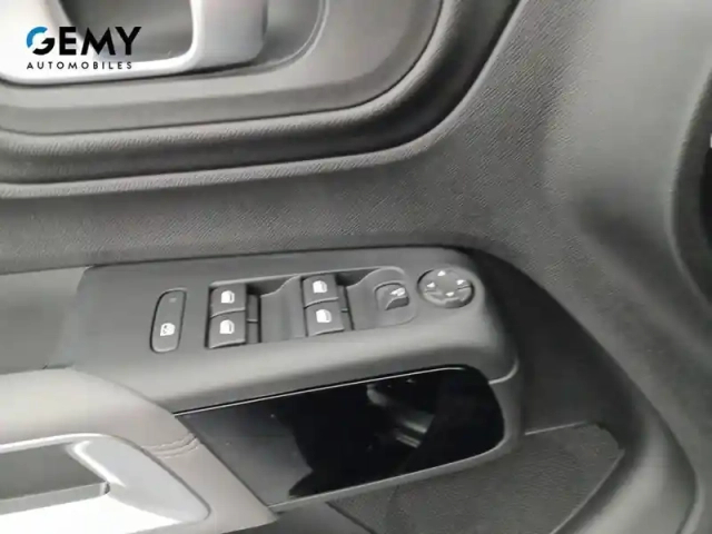 Citroën C5 Aircross hybride rechargeable 225 e-eat8 — photo 38