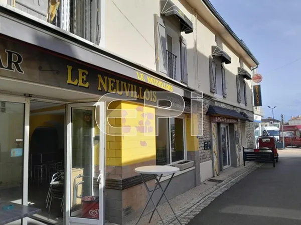ref9088. Immeuble composé d'un bar restaurant dans les normes a