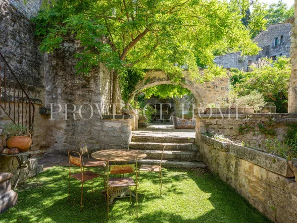 Propriété 8 pièces 230 m²