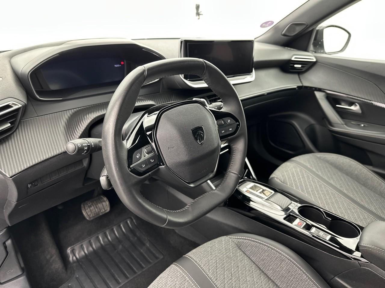 Peugeot 2008 puretech 130 s&s eat8 allure — photo 8