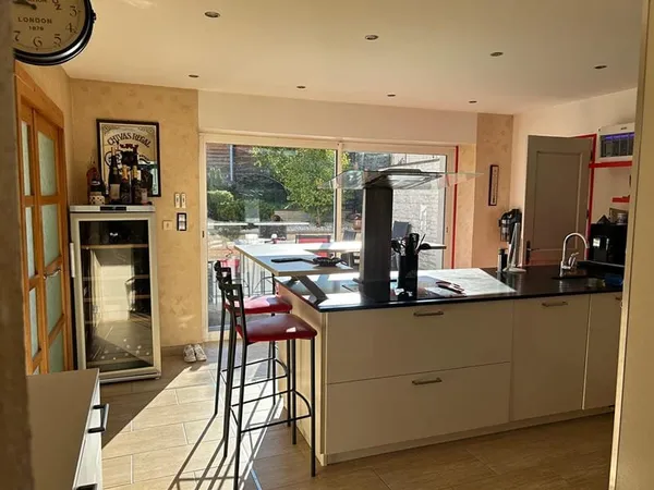 Belle maison en pierres rénovée avec piscine