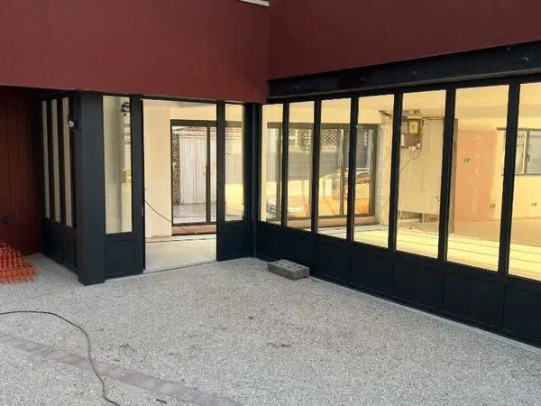 Local 47 m² AUFFAY