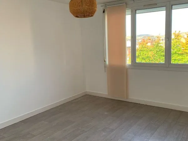 Loue appart f2 oissel centre ville