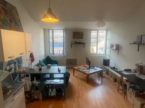 Joli T2 42 m2, centre ville Rue Baugier à Niort état neuf,