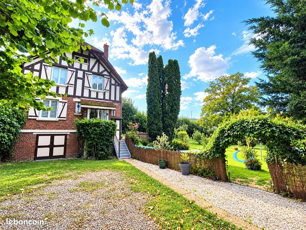 MAISON DE CHARME DE 105 m² AVEC JARDIN - FORGES-LES-EAUX