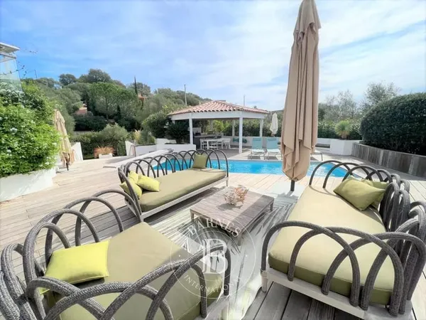 Lecci, Villa avec piscine, 5 chambres, environnement calme, proche plage et commodités