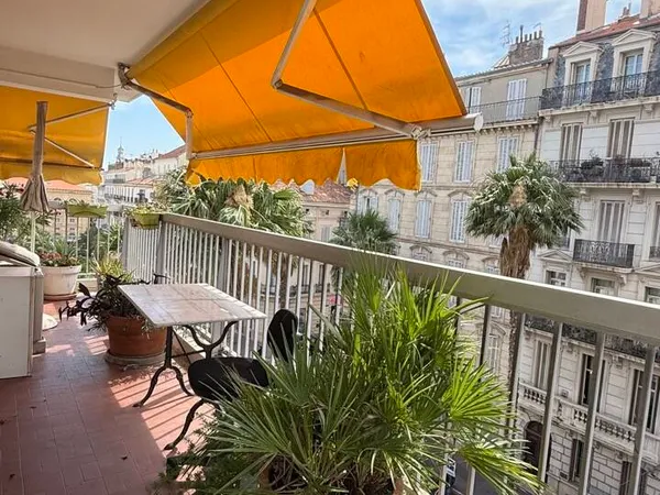 Viager Occupé Toulon Colbert - Appartement F4 80m² Terrasse - Bouquet 182 000€ Rente 1000€ - Femme d