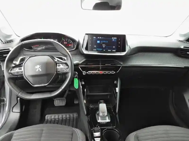 Peugeot 208 puretech 100 s&amp;s eat8 — photo 6