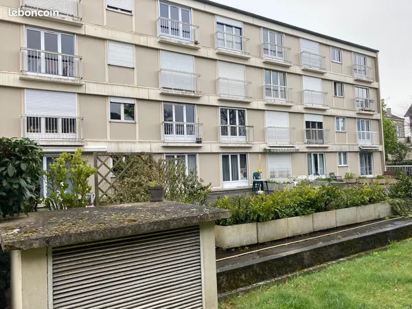 Appartement 20 m2 proche centre ville et RER