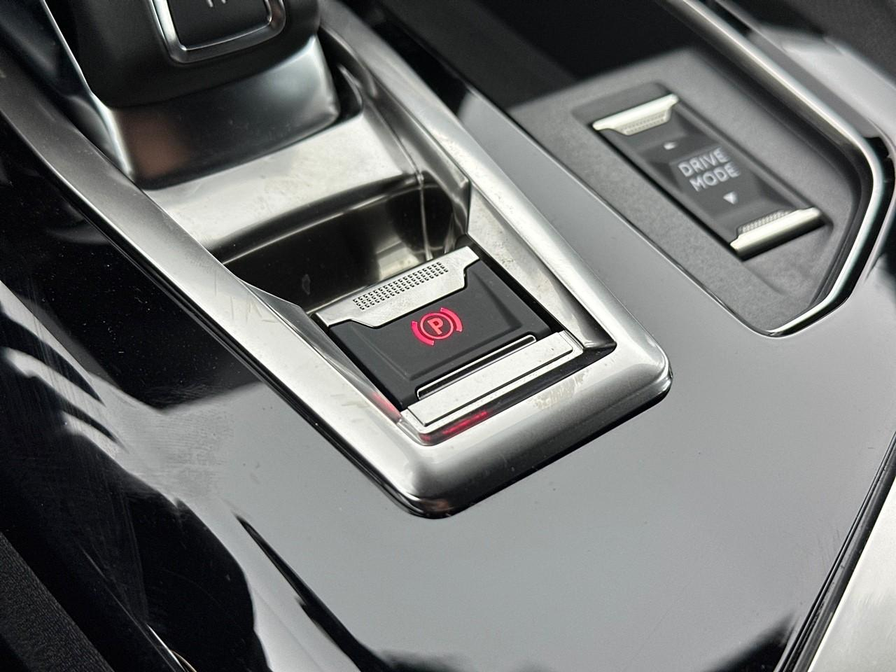 Peugeot 3008 puretech 130ch s&s eat8 gt pack — photo 32