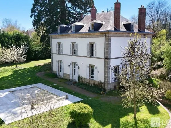 Maison de maître à BOURBON L ARCHAMBAULT avec annexe et piscine