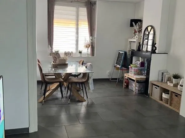 Maison avec cour près du centre ville