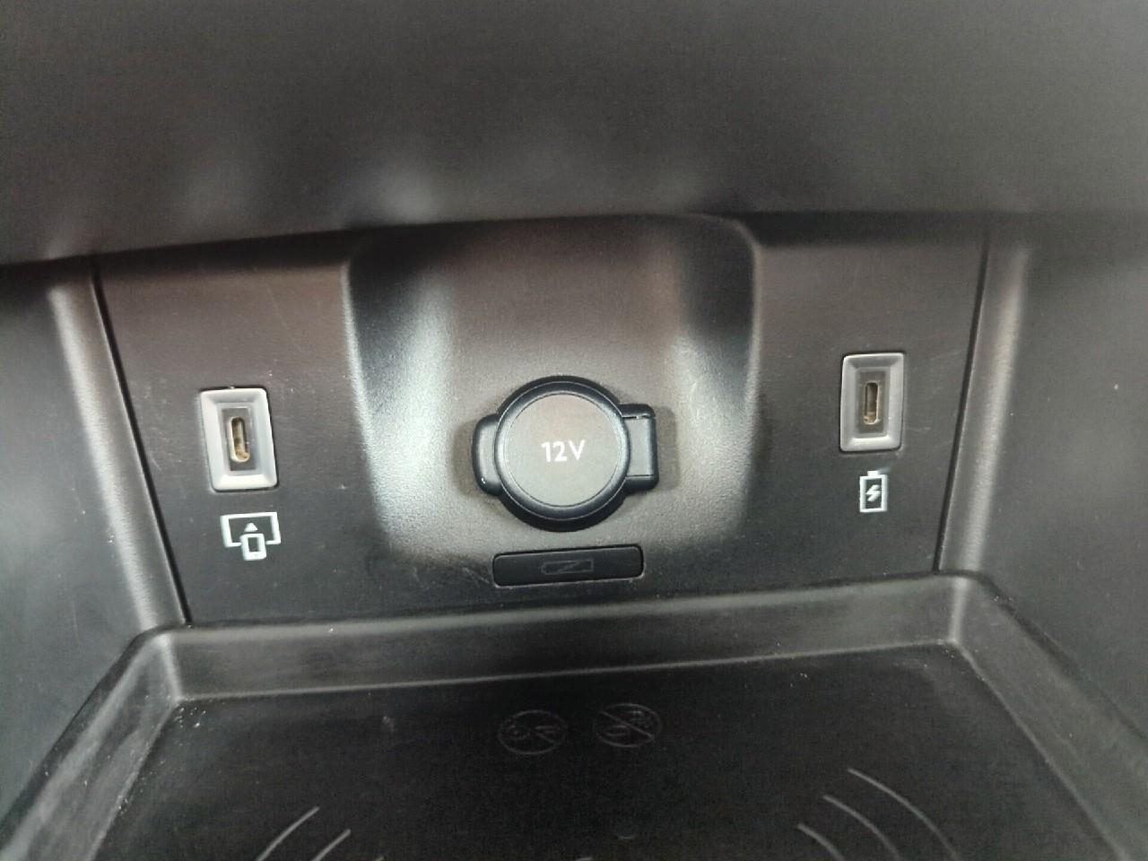 Ds Ds 7 crossback hybride rechargeable e-tense 300 eat8 4x4 opera — photo 24