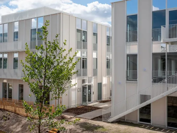 À LOUER - LOCAUX D'ACTIVITÉS / ATELIERS - BRUGES TERREFORT - SANS HONORAIRES
