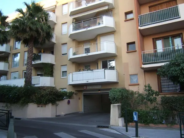 Parking 14 m²