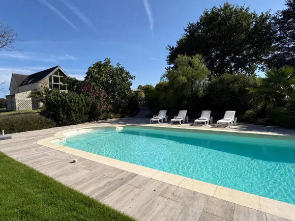 Propriété de charme en pierre avec piscine, gîte indépendant et plus de 3 hectares à Saint-Barthélem