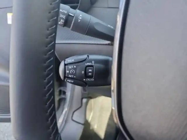 Peugeot 208 electrique 50 kwh 136ch — photo 19