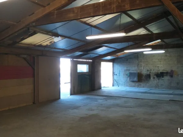Local, garage, dépôt, stockage