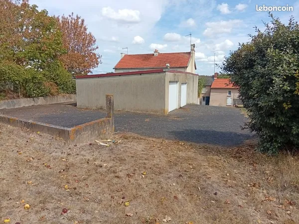 Maison avec jardin et dependances