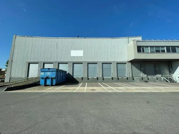 Entrepôt 4060 m²