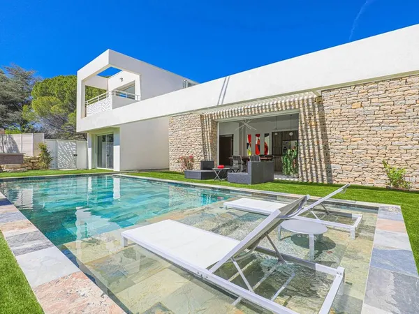 Villa 4 pièces 143 m²