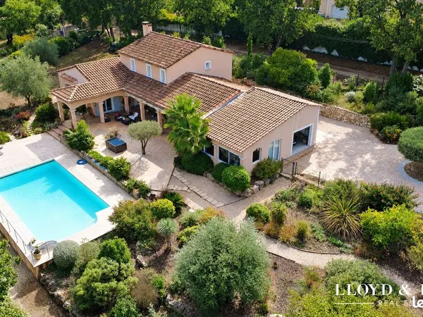 Villa 5 pièces 204 m²