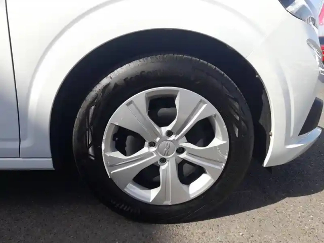 Dacia Sandero sce 65 — photo 21