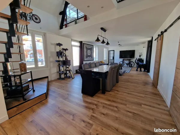 Maison 10 pièces 312 m²