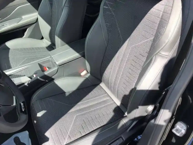 Peugeot 308 hybrid 145 e-dcs6 — photo 11