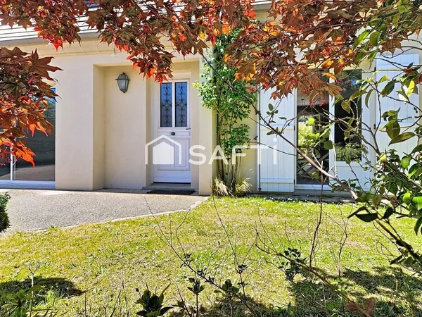 Maison familiale au calme avec jardin arboré sans vis-à-vis de 2 713 m², garage double de 60 m² .