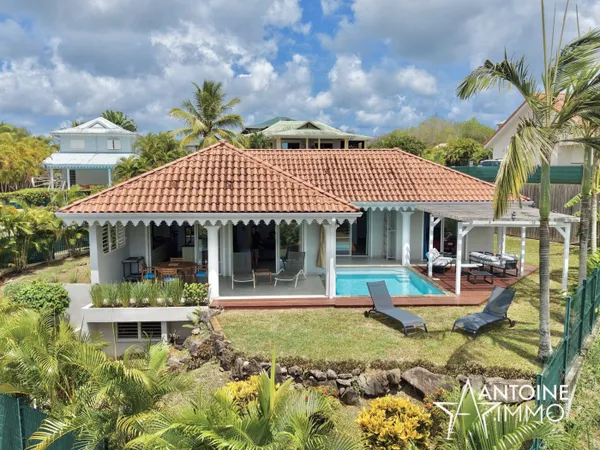 EXCLUSIVITE SUPERBE VILLA DE STANDING - VUE MER