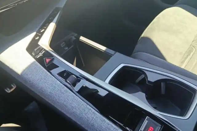 Peugeot 3008 electrique 210 ch 73 kwh — photo 28