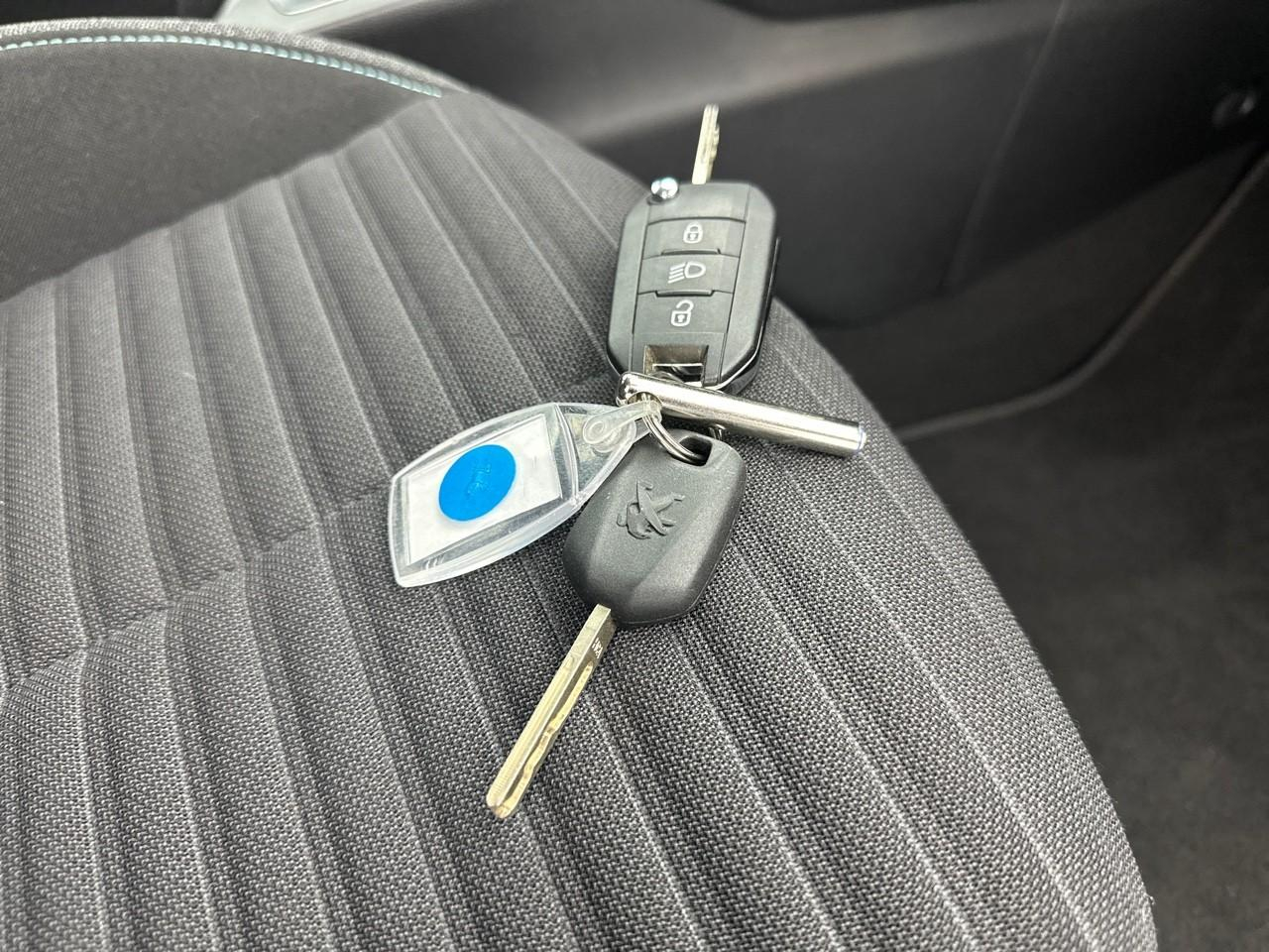 Peugeot 208 puretech 100 s&s bvm6 style — photo 31