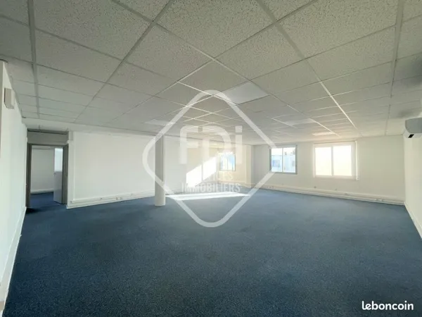 BUREAUX 143 m² LATTES